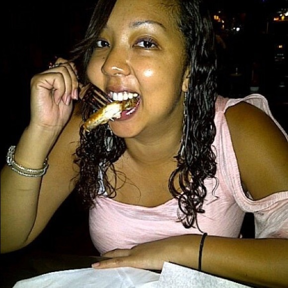 Meet your posher, Linda! 💛💛💛 - Picture 6 of 8